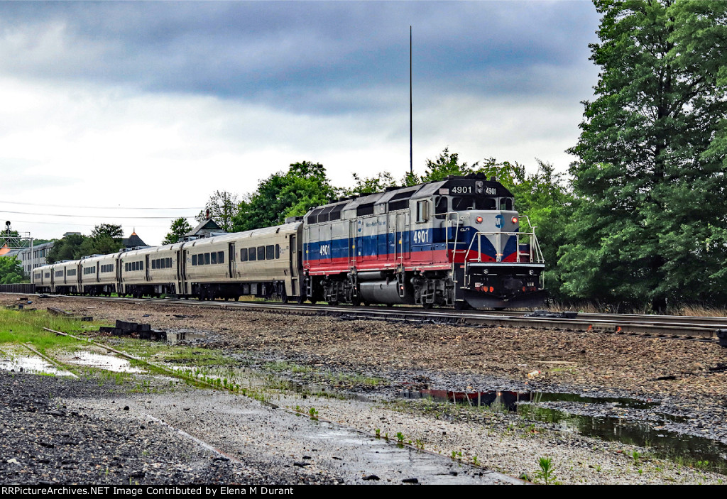 MNCR 4901 on train 1158